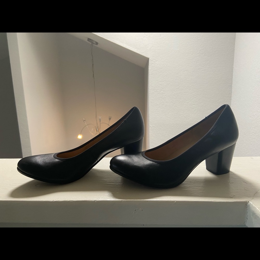 New 2.5” Women’s Naturalizer Heels Size 7M